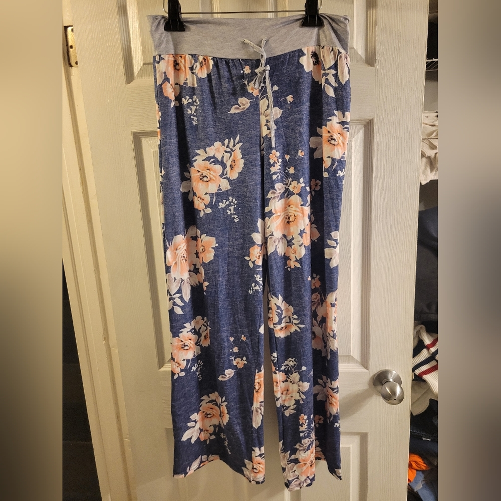 Suze xl blue with pink flowers, wide legged pants grey waiste band from Amazon